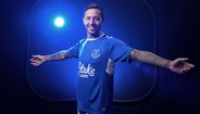 Dwight McNeil na chegada ao Everton