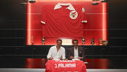João Palhinha apresentado no Benfica com Rui Costa ao lado