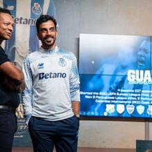 Guarín deu palestras à equipa B e às jogadoras dos diferentes escalões do futebol feminino do FC Porto