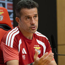 Verfolgen Sie die Pressekonferenz von Marco Silva vor dem Aarhus-Benfica