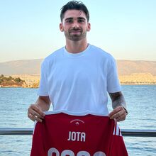 Jota Silva assina em definitivo com o Olympiacos até 2029