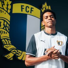 Oficial: Victor Rofino é reforço do Famalicão