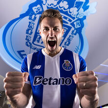 Santiago Giménez com vista para 2031: saiba o que ativa as cláusulas definidas no acordo entre FC Porto e Milan