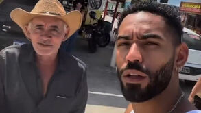 «Tem lava jato, lubrificação, troca de óleo...»: Matheus Cunha fura pneu e acaba a fazer publicidade hilariante