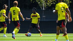 Irankunda em ação diante do Brentford