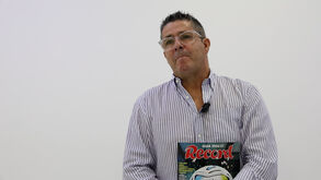 Fernando Mendes recebeu o Guia Record e já fez a equipa para a Liga Record: onze 'made in' Sporting