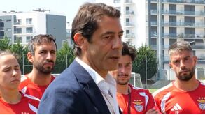 Rui Costa no treino da equipa de futebol feminino