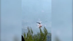 Dois helicópteros colidem durante combate aos incêndios na Grécia