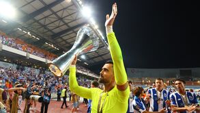 Diogo Costa com a Supertaça