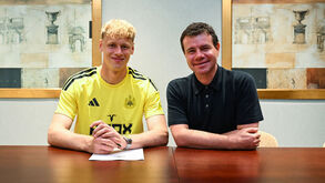 Lukas Hornicek assina pelo Newcastle