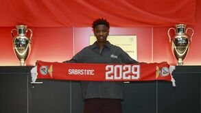 Benfica contrata Flourish Sabastine: «Junto-me a um dos maiores clubes do mundo»