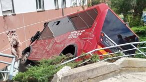 Autocarro desgovernado embate contra Hospital de Tomar e provoca quatro feridos 