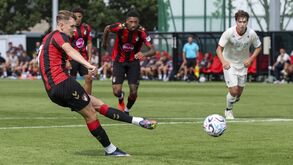 David Brooks marca de penálti na goleada por 10-1 do Bournemouth ao Génova