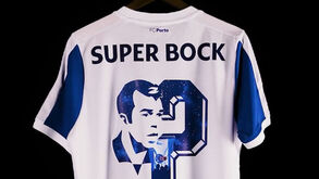FC Porto lança camisola de homenagem a Jorge Costa