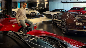 Cristiano Ronaldo mostra garagem de luxo: «Os meus brinquedos»