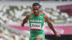 Nelson Évora acaba a carreira