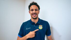 Ian Luccas já equipado com as cores do Alverca