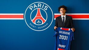 PSG anuncia contratação de Akliouche até 2031