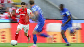 Os jogadores em ação durante o Sp. Braga-Dinamo Minsk
