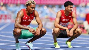 Omar Elkhatib, à esquerda, nos Europeus de atletismo em Birmingham
