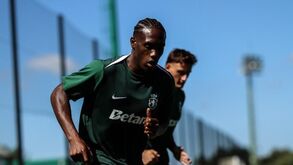 Debast e Ba foram as novidades no treino do Sporting