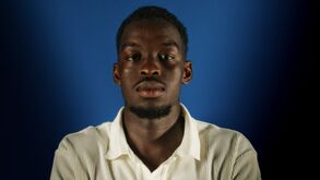 Amoro Sidibe renova com o Estoril 