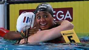Reação de Sara Curtis após quebrar recorde mundial