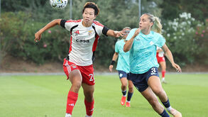 Ziqin Shao e Poppy Pattinson no jogo-treino entre o Benfica e o London City Lionesses no Seixal 