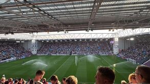 Estádio pronto para receber o Hearts-Benfica