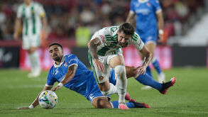 Tamás Nikitscher fecha miolo do Rio Ave frente ao FC Porto
