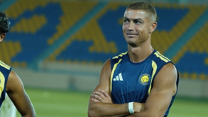Cristiano Ronaldo regressa aos treinos do Al Nassr de anel no dedo e é aplaudido pelos colegas