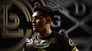 Chaves e La Paz anunciam transferência de Ivo Vásquez