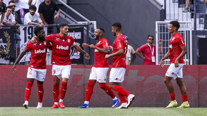Jogadores do Santa Clara fazem a festa no Fontelo