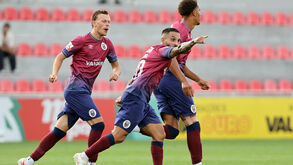 Jogadores do Torreense fazem a festa durante o empate com o Penafiel