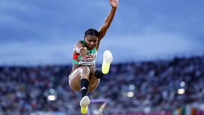 Agate de Sousa 'cai' do bronze para o quarto lugar no salto em comprimento
