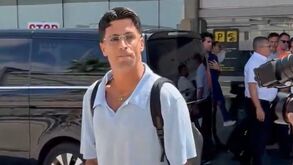 João Cancelo chegou esta segunda-feira a Barcelona