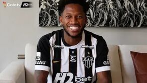 Fred com o manto do Galo
