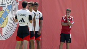 Do sorriso de Marco Silva ao novo visual de Prestianni: as imagens do último treino do Benfica antes do jogo com o Aarhus