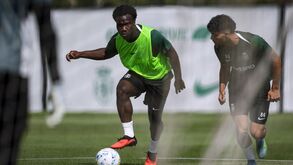 Irankunda chegou com passos de dança para deixar água na boca: australiano sem tempo a perder