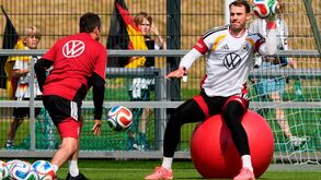 Neuer num treino da seleção alemã