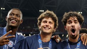 Nuno Mendes, João Neves e Vitinha brilham no PSG
