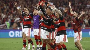 Jogadores do Flamengo festejam apuramento para os 'quartos'