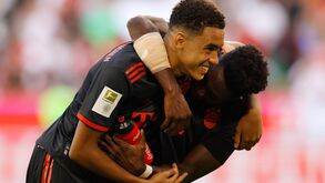 O abraço entre os amigos