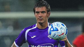 Mastantuono chega à Fiorentina vindo do Real Madrid e mostra-se feliz