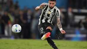Alex Telles é capitão do Fogão