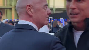 Gianni Infantino para Cristiano Ronaldo: «Faltam 23 golos? É o meu número. Boa sorte»