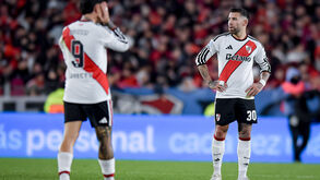 Em jogo especial para Otamendi, River desaproveita vantagem de 2 golos e continua em crise