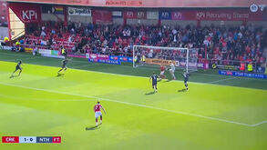 Inglaterra: avançado 'escondeu-se' atrás do guarda-redes, roubou-lhe a bola e... marcou o golo da vitória