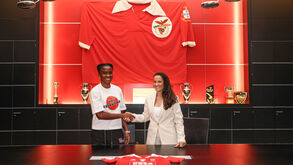 Demehin, com Mónica Jorge, reforça defesa do Benfica até 2029