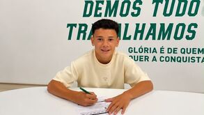 Jovem assina contrato com o Sporting